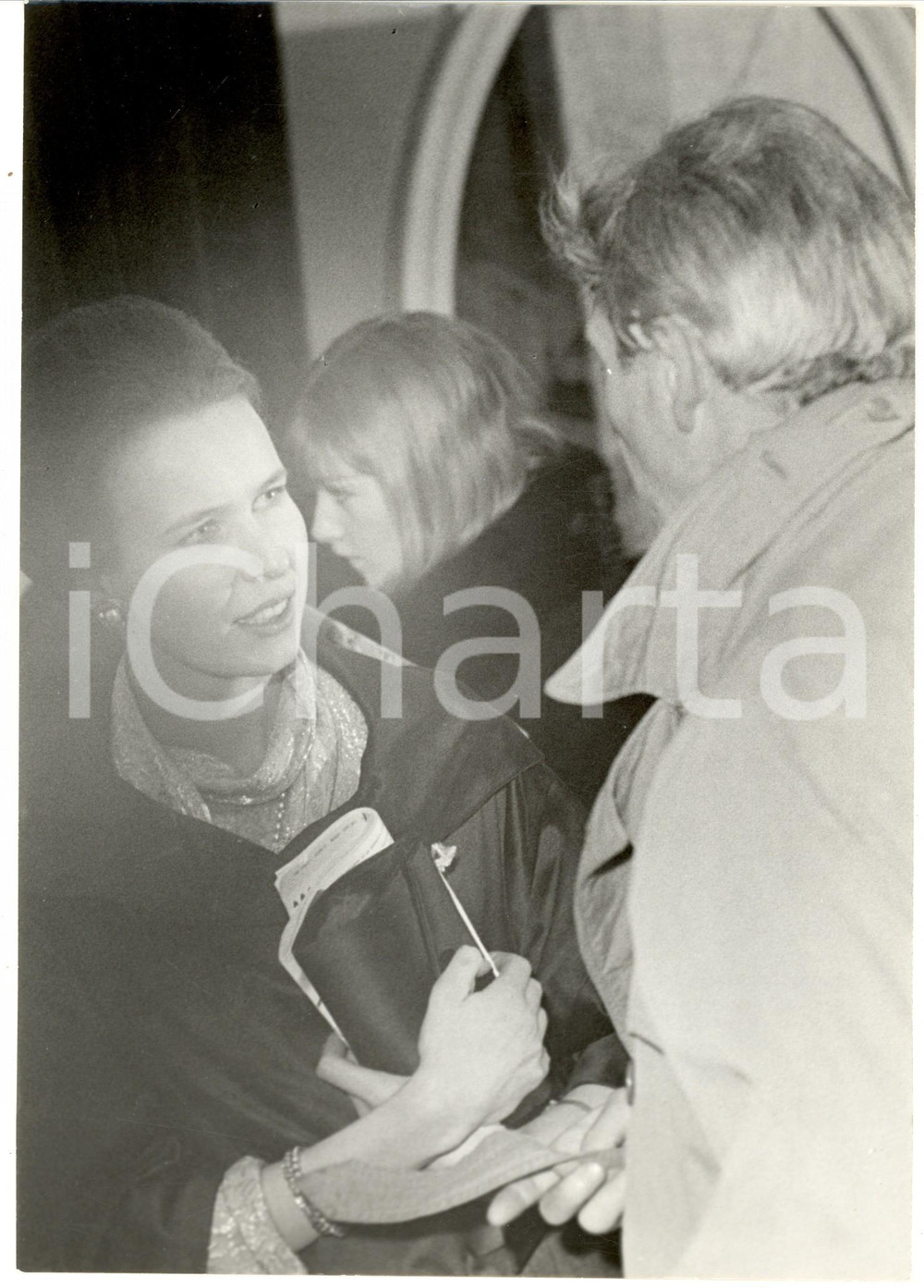 Fotografia d epoca originale 1960 ca PARIS ? Maria Gabriella di SAVOIA  e Catherine SPAAK a una serata 1 1