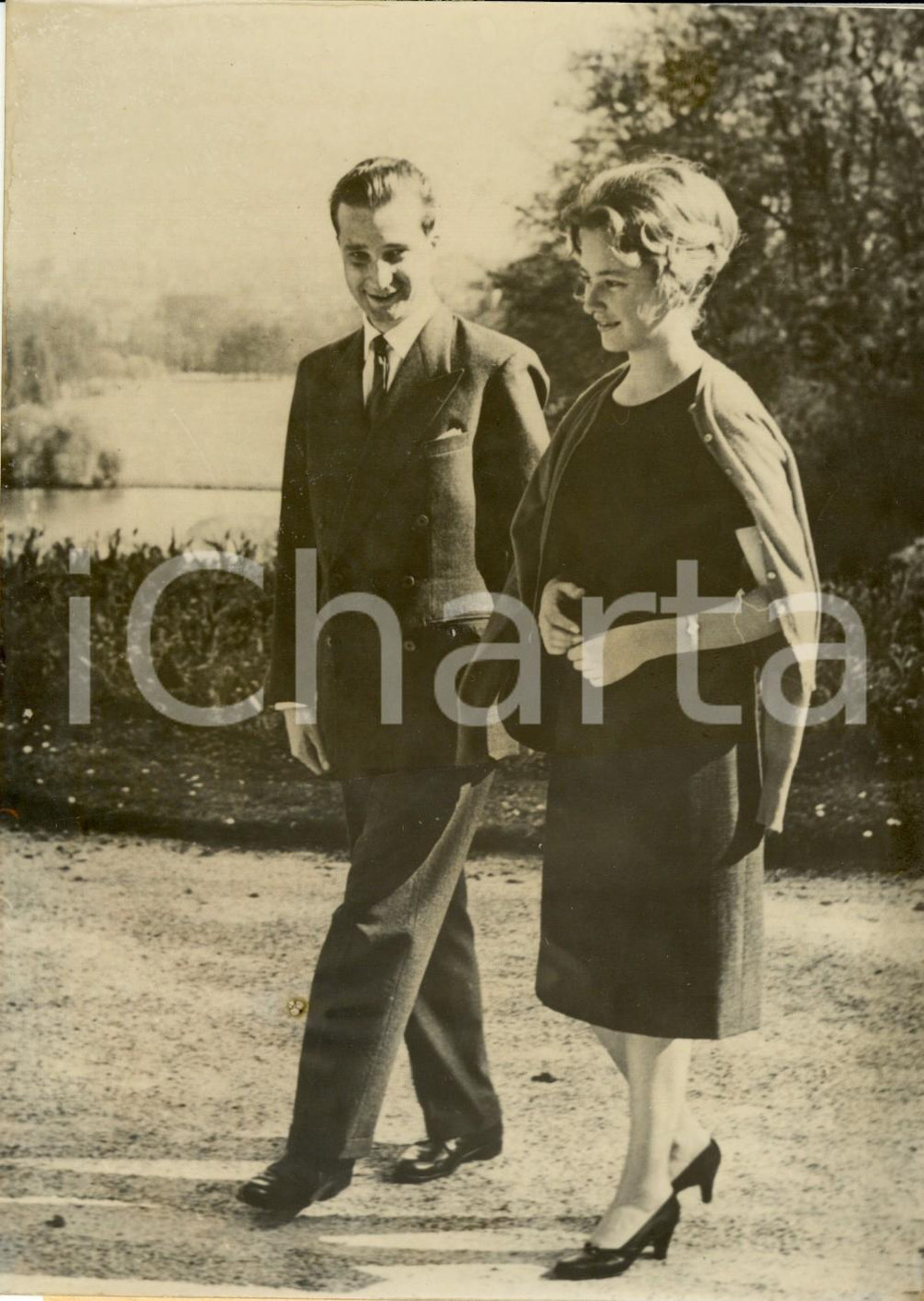 Fotografia d epoca originale 1959 CHATEAU LAEKEN Alberto LIEGI Paola RUFFO prima foto ufficiale fidanzati 1