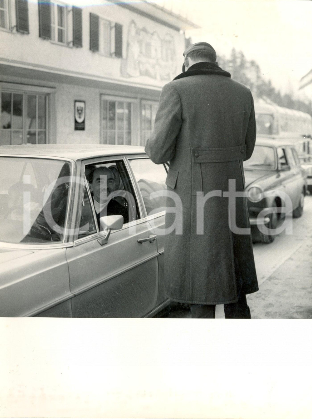 Fotografia d epoca originale 1965 ca TULFES Otto VON HABSBURG arriva con la famiglia per le vacanze Foto 1
