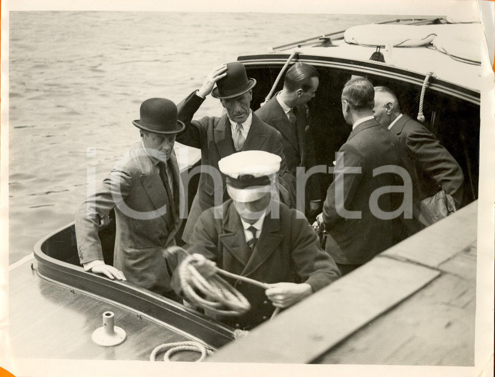 Fotografia d epoca originale 1936 ca LONDON UK EDOARDO VIII con alcuni gentiluomini a bordo di un motoscafo 1