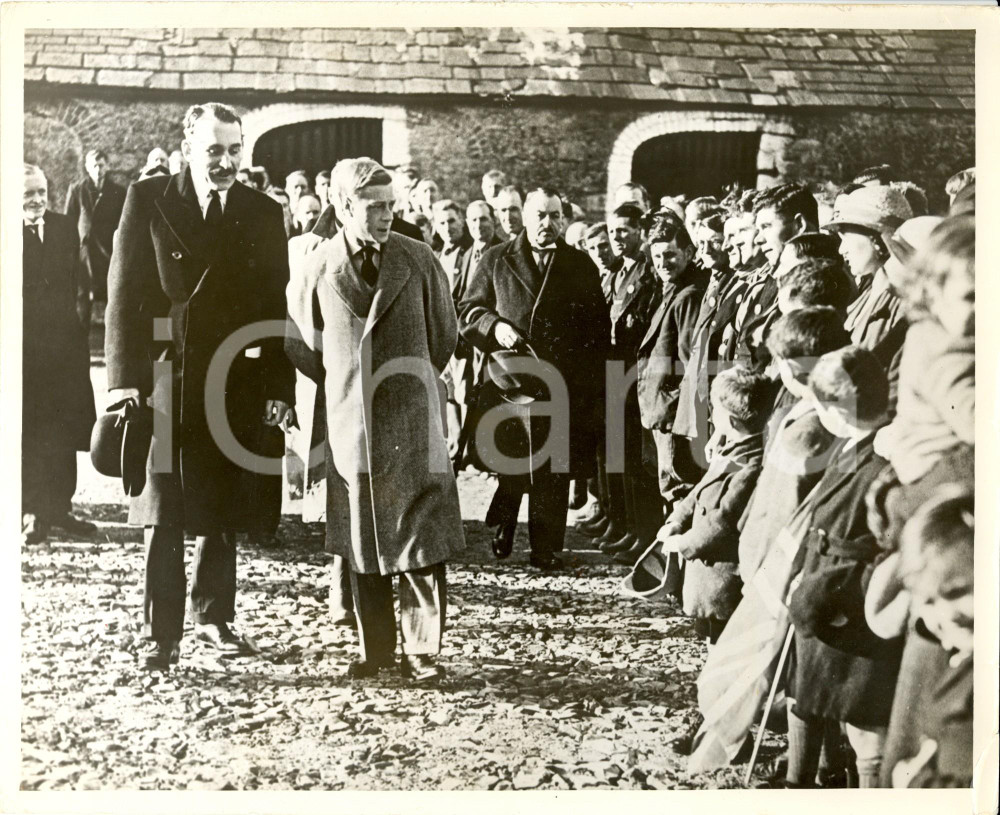 Fotografia d epoca originale 1936 GALLES UK Re EDOARDO VIII durante la sua visita nelle campagne del Paese 1