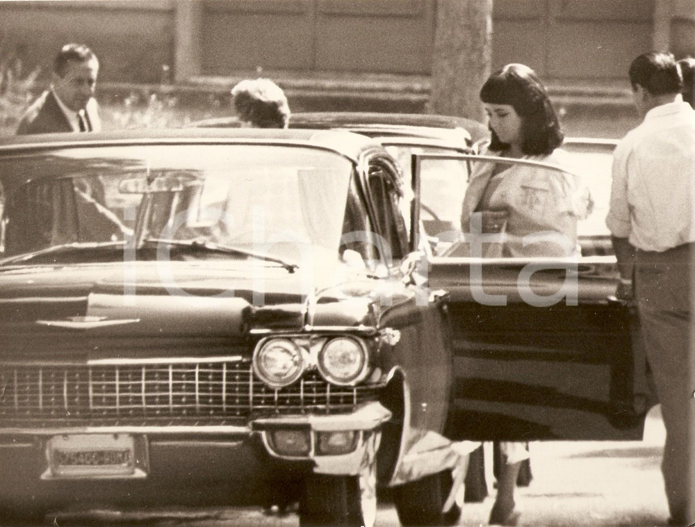 Fotografia d epoca originale 1963 CLEOPATRA Elizabeth TAYLOR al termine delle riprese del film Fotografia 1