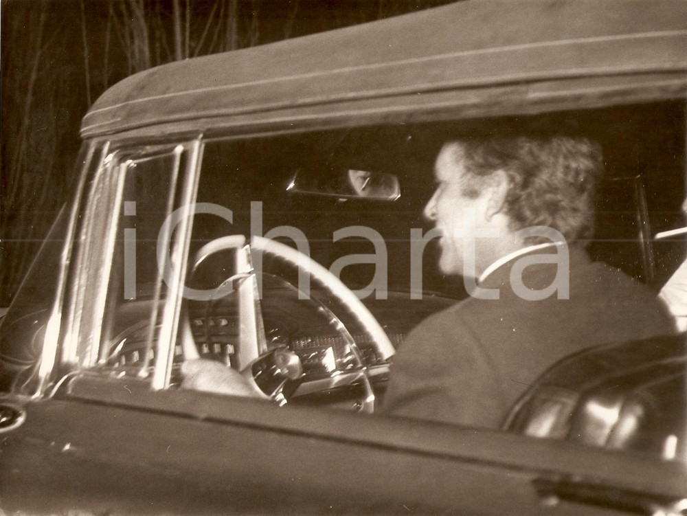 Fotografia d epoca originale 1965 ca ROMA ? Attore Richard BURTON alla guida della sua automobile FOTO 1
