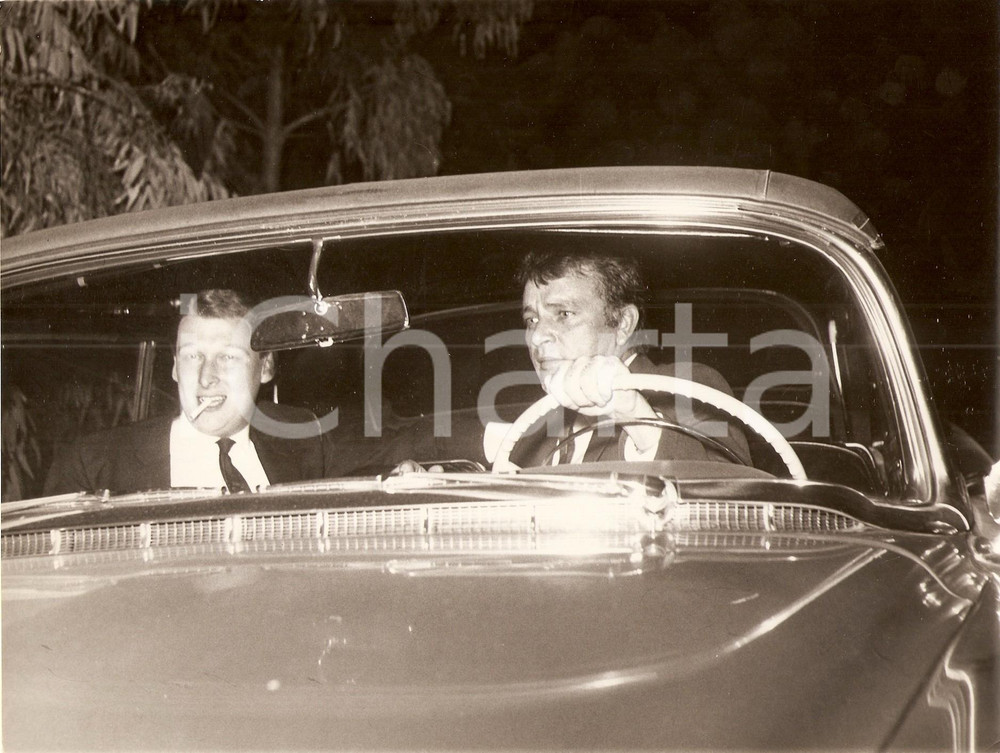 Fotografia d epoca originale 1965 ca ROMA ? Richard BURTON alla guida della sua automobile Fotografia 1