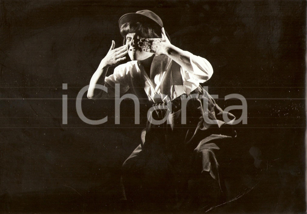 Fotografia d epoca originale 1960 ca TEATRO Cantante Colette RENARD durante un spettacolo Foto 1 1