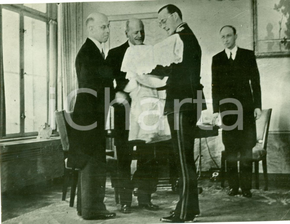 Fotografia d epoca originale 1947 BAARN Bernhard VAN LIPPEBISTERFELD mostra piccola figlia Maryke FOTO 1