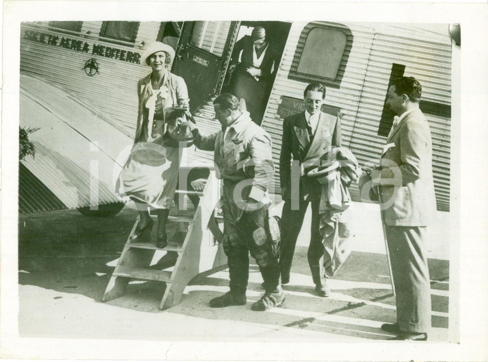 Fotografia d epoca originale 1932 ROMA Maria JosÃ© di SAVOIA scende da aereo SocietÃ  Aerea Mediterranea FOTO 1
