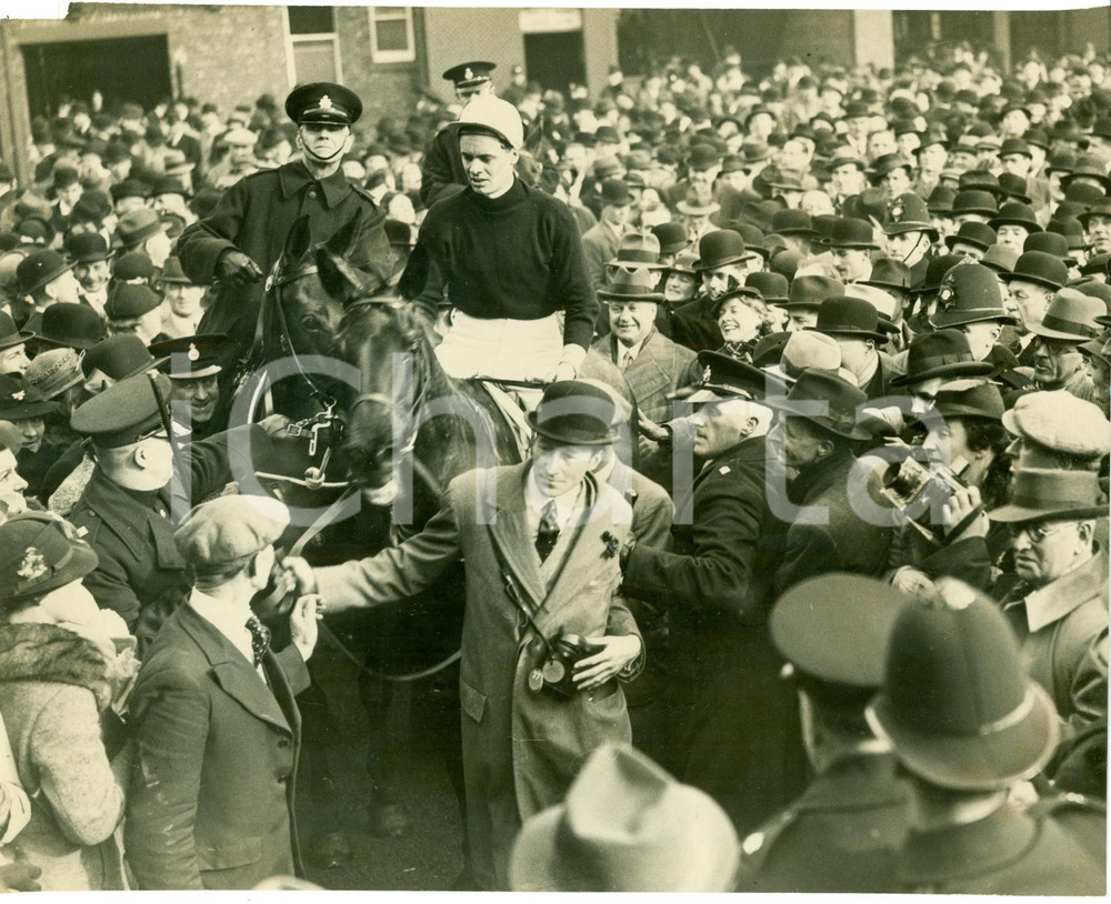 Fotografia d epoca originale 1937 LIVERPOOL Evan WILLIAMS con cavallo ROYAL MAIL vince Grand National AINTREE 1
