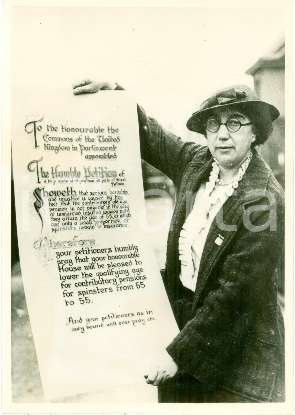 Fotografia d epoca originale 1935 BRADFORD UK Florence WHITE National Spinster s Pension Association PHOTO 1