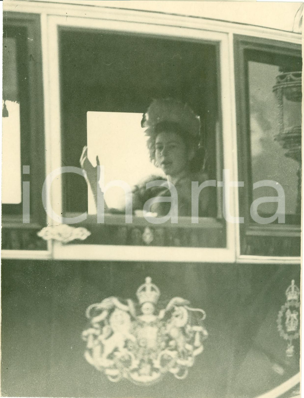 Fotografia d epoca originale 1947 LONDON Princess ELIZABETH in glass coach to the Houses of PARLIAMENT Photo 1