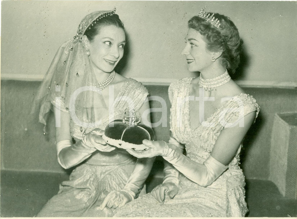 Fotografia d epoca originale 1952 LONDON Moda della Corona in mostra da Norman HARNETT Modella Jane CHORLEY 1