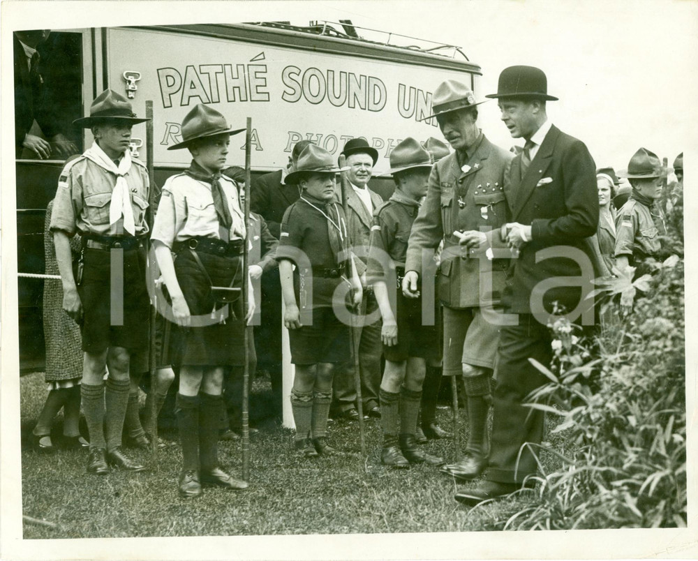 Fotografia d epoca originale 1932 LEICESTER UK Edward Prince of WALES inspecting 13th Boy Scouts PHOTO 1