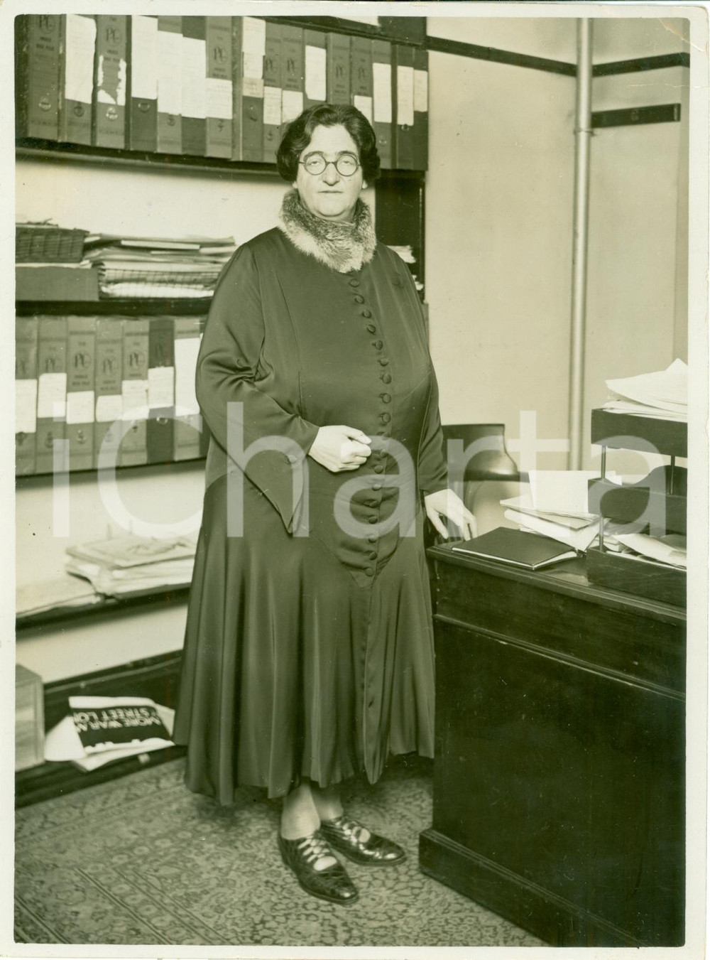 Fotografia d epoca originale 1930 ca LONDON Marion PHILLIPS suffragetta con nuova uniforme HOUSE OF COMMONS 1