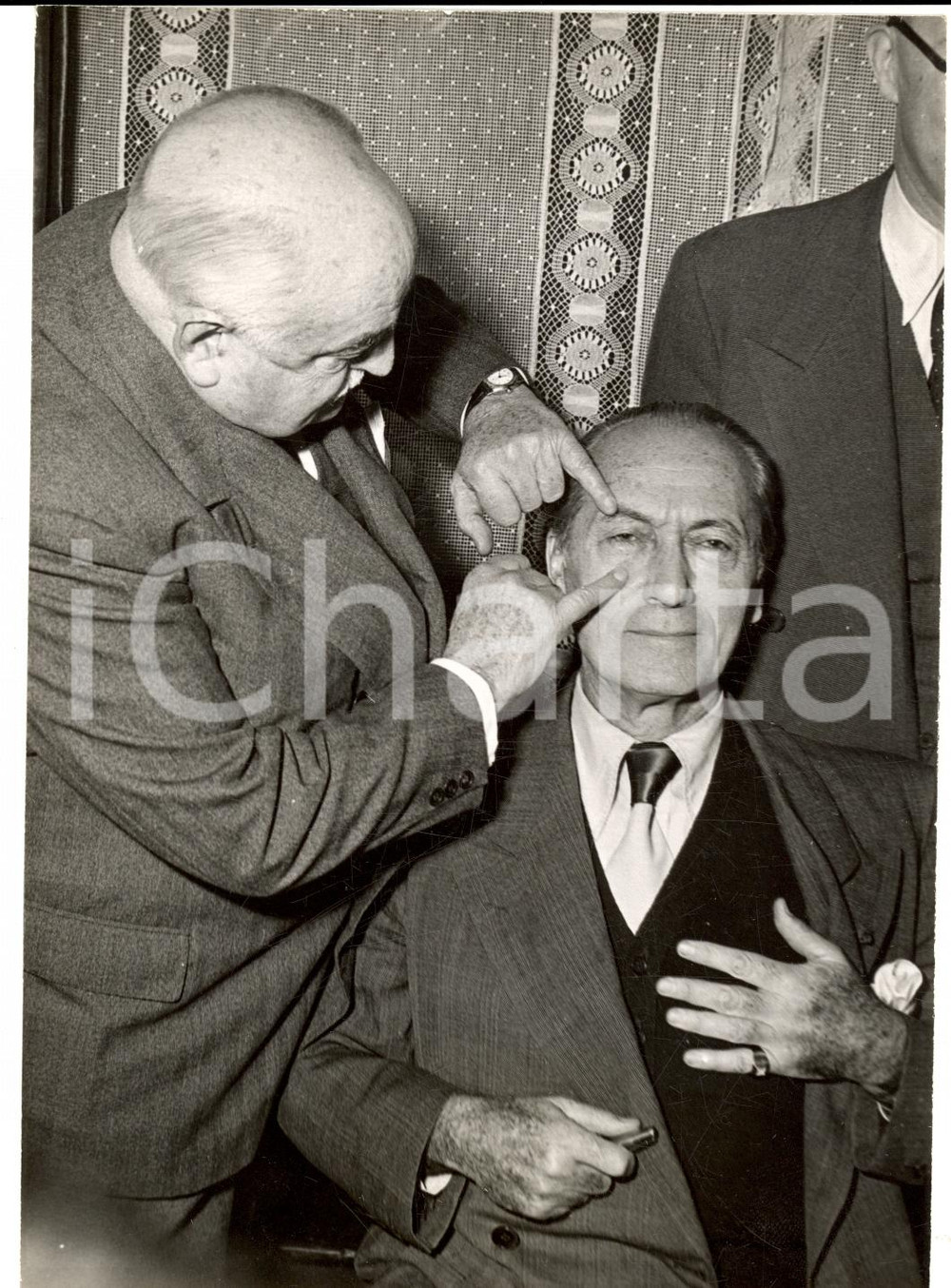 Fotografia d epoca originale 1951 PARIS Maurice DEKOBRA autopsiÃ© pour rigoler par le dr. PAUL Photo 1