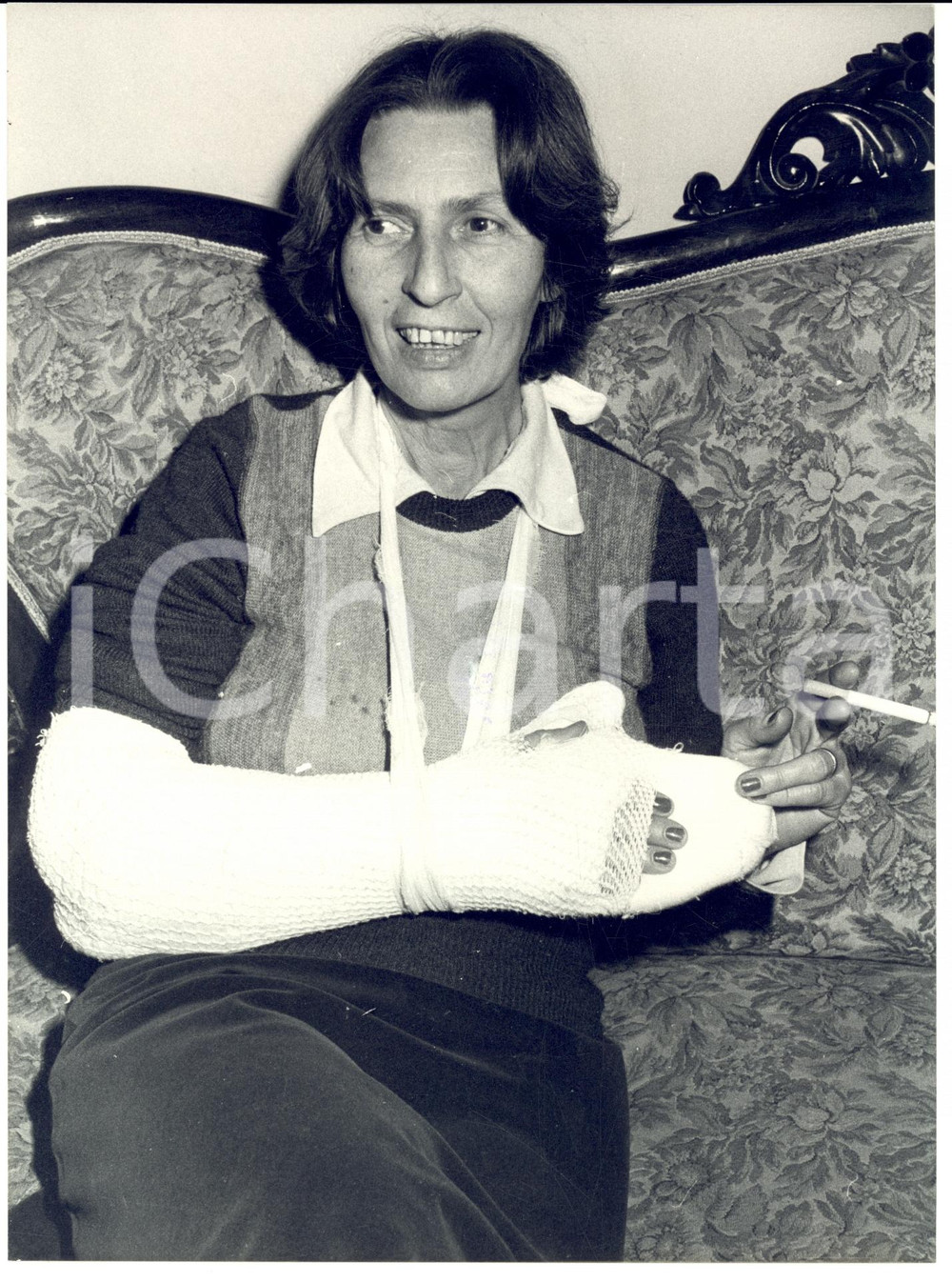 Fotografia d epoca originale 1977 ANNI DI PIOMBO ROMA Franca MOSCA ferita dopo agguato a Mario PUCCI 1