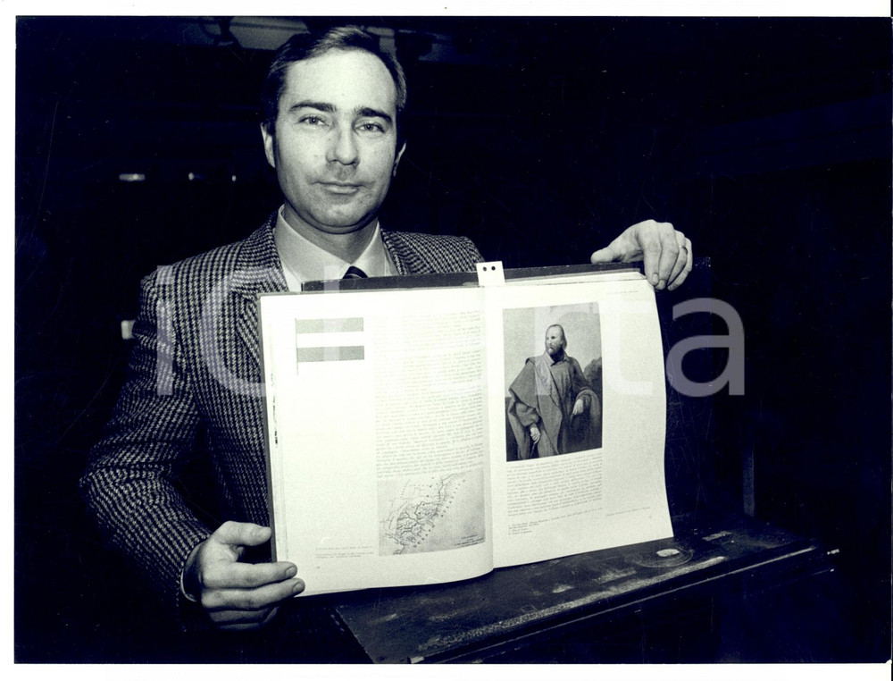 Fotografia d epoca originale 1981 ROMA Giuseppe GARIBALDI parla del bisnonno a TG2 REPLAY Foto 1