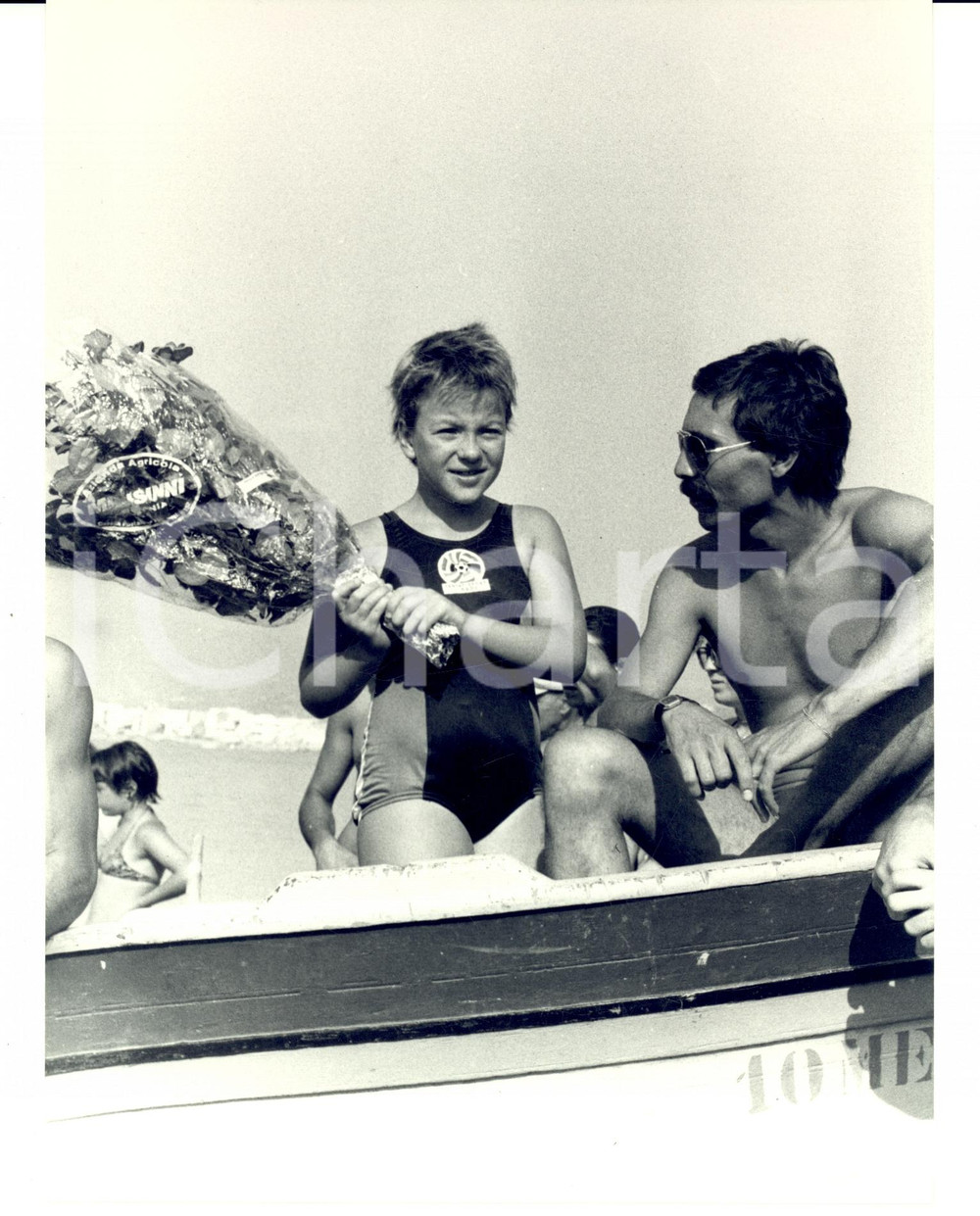 Fotografia d epoca originale 1978 MESSINA Agata MALVAGNA a 9 anni attraversa lo Stretto a nuoto Foto 1