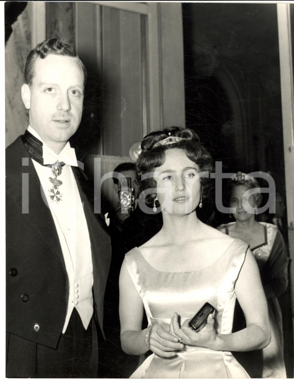 Fotografia d epoca originale 1960 PARIS Edouard LOBKOWICZ Francesca BORBONEPARMA nel giorno delle nozze 1 1