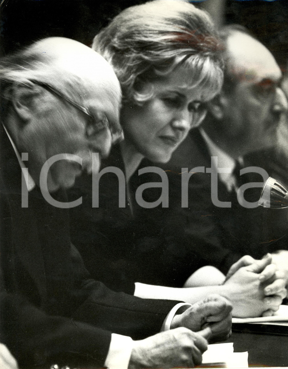 Fotografia d epoca originale 1965 ca PARIS Attrice Micheline SANDRELLE durante conferenza Foto DANNEGGIATA 1