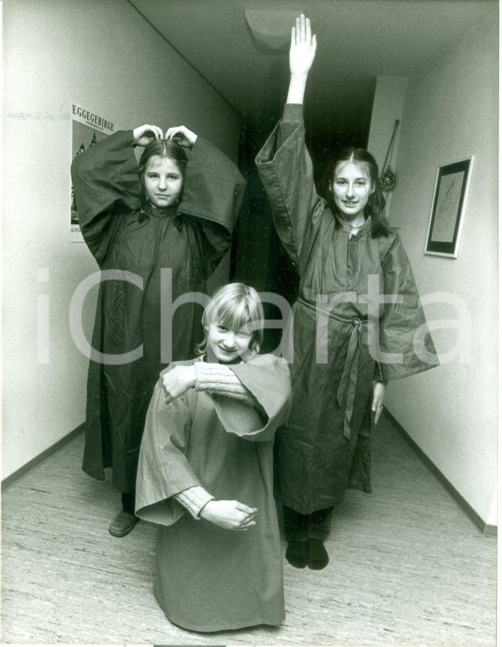 Fotografia d epoca originale 1981 SCHLOSS HAMBORN Alunne della WALDORFSCHULE si esercitano nell euritmia 1 1