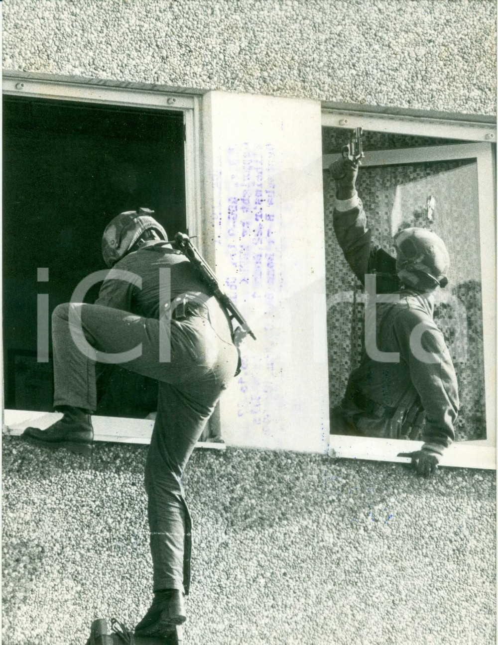 Fotografia d epoca originale 1987 BONN Allenamenti effrazione GSG9 GRENZSCHUTZGRUPPE unitÃ  antiterrorismo 1