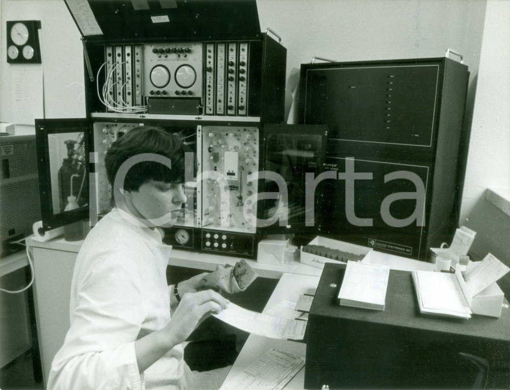 Fotografia d epoca originale 1981 OSNABRUCK PARACELSUSKLINIK Moderni strumenti di analisi del sangue Foto 1