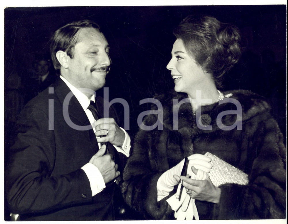 Fotografia d epoca originale 1960 ca PARIS Robert THOMAS e Anne VERNON a una serata di gala Fotografia 1