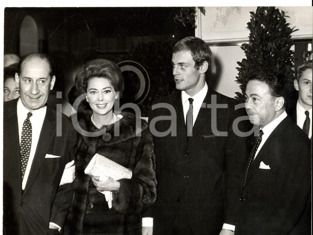 Fotografia d epoca originale 1955 ca PARIS F Anne VERNON e Mike MARSHALL a una serata di gala Foto 1