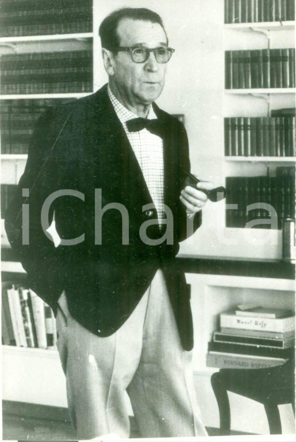 Fotografia d epoca originale 1980 ca MA RISTAMPA 1989 LOSANNA SVIZZERA Georges SIMENON in casa sua Foto 1