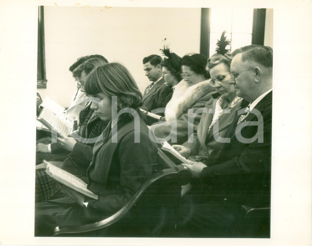 Fotografia d epoca originale 1950 ca OHIO USA La famiglia di Lee OGIER ascolta messa in chiesa Fotografia 1