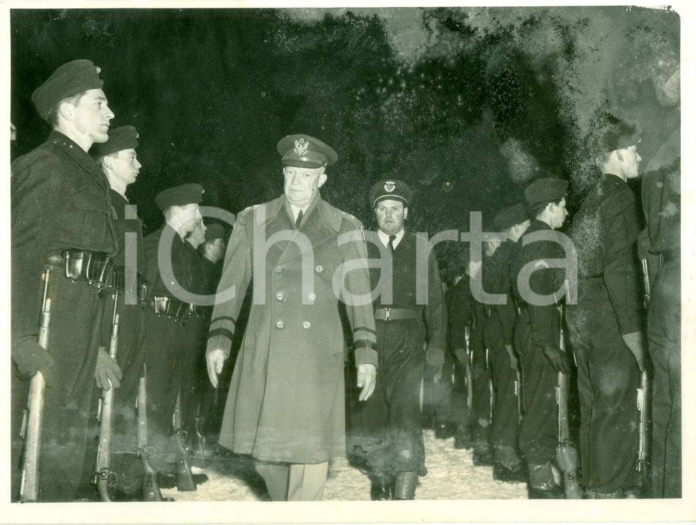 Fotografia d epoca originale 1951 OSLO NORVEGIA Dwight EISENHOWER ispeziona truppe con Cap. Kare NORDBY 1