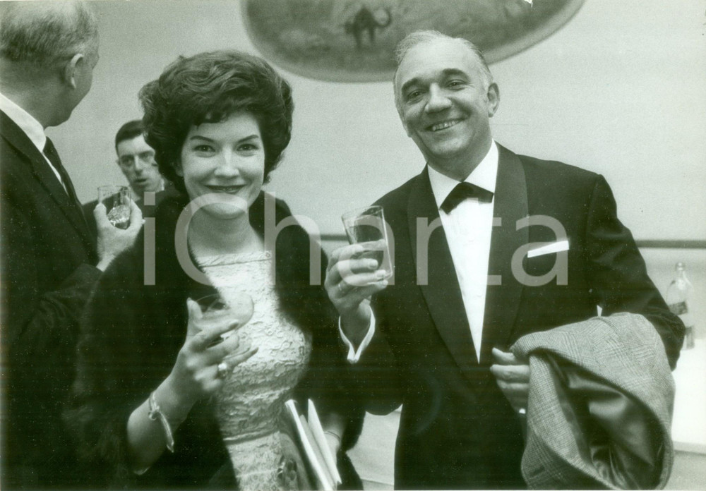 Fotografia d epoca originale 1963 PARIS Compositore Gian Carlo MENOTTI alla prima di The Last Savage FOTO 1