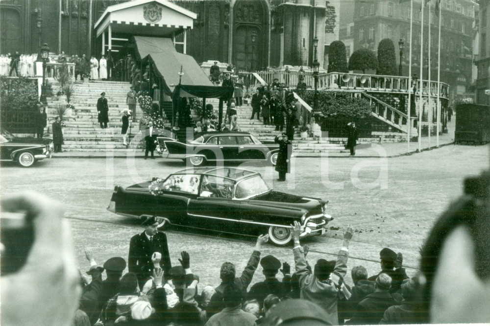 Fotografia d epoca originale 1960 BRUXELLES Corteo auto nuziale Baldovino I Fabiola del BELGIO Fotografia 1