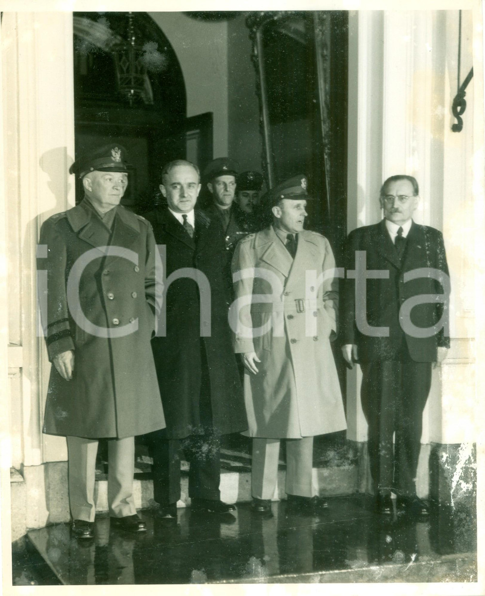 Fotografia d epoca originale 1951 THE HAGUE Generale Dwight EISENHOWER con Gen. Alfred GRUNTHER DANNEGGIATA 1