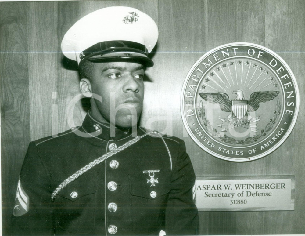 Fotografia d epoca originale 1982 WASHINGTON USA Soldato di guardia all ufficio di Caspar W. WEINBERGER 1