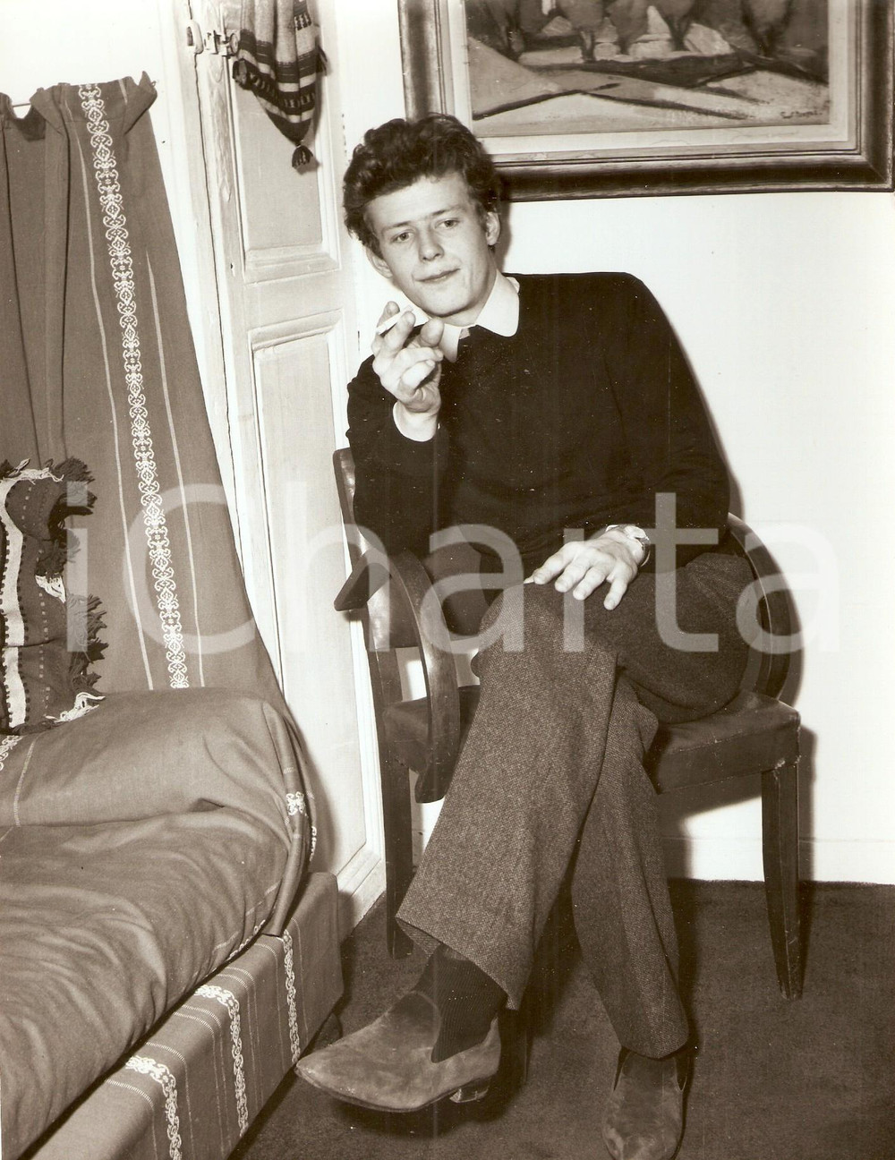 Fotografia d epoca originale 1960 ca PARIS Bernard VERLEY fuma una sigaretta Fotografia 1