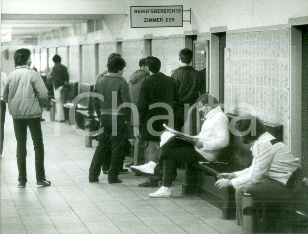 Fotografia d epoca originale 1981 KOLN Disoccupati in fila all ufficio di collocamento Fotografia 1 1