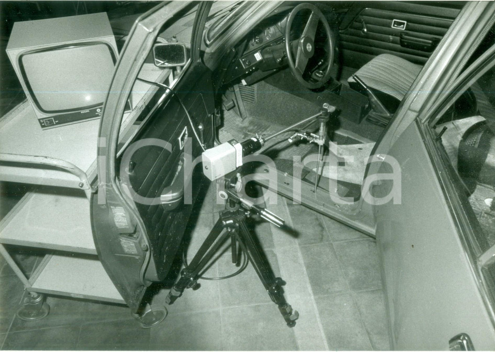 Fotografia d epoca originale 1985 ca WIESBADEN DE Strumentazioni in dotazione all Ufficio criminale Foto 1