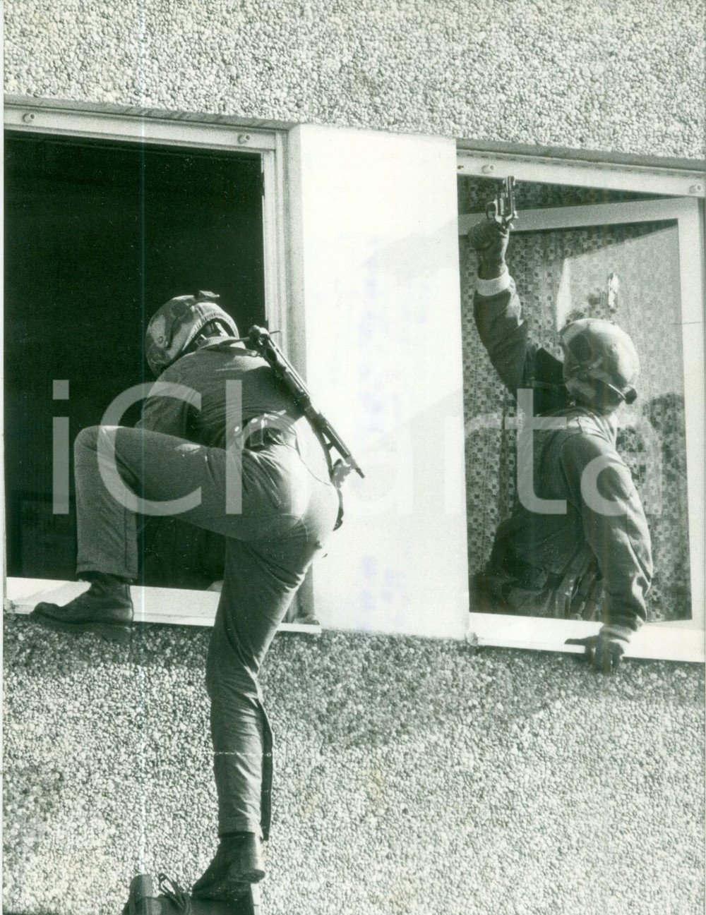 Fotografia d epoca originale 1987 BONN DE Brigata antigang manovre di irruzione in un edificio Fotografia 1