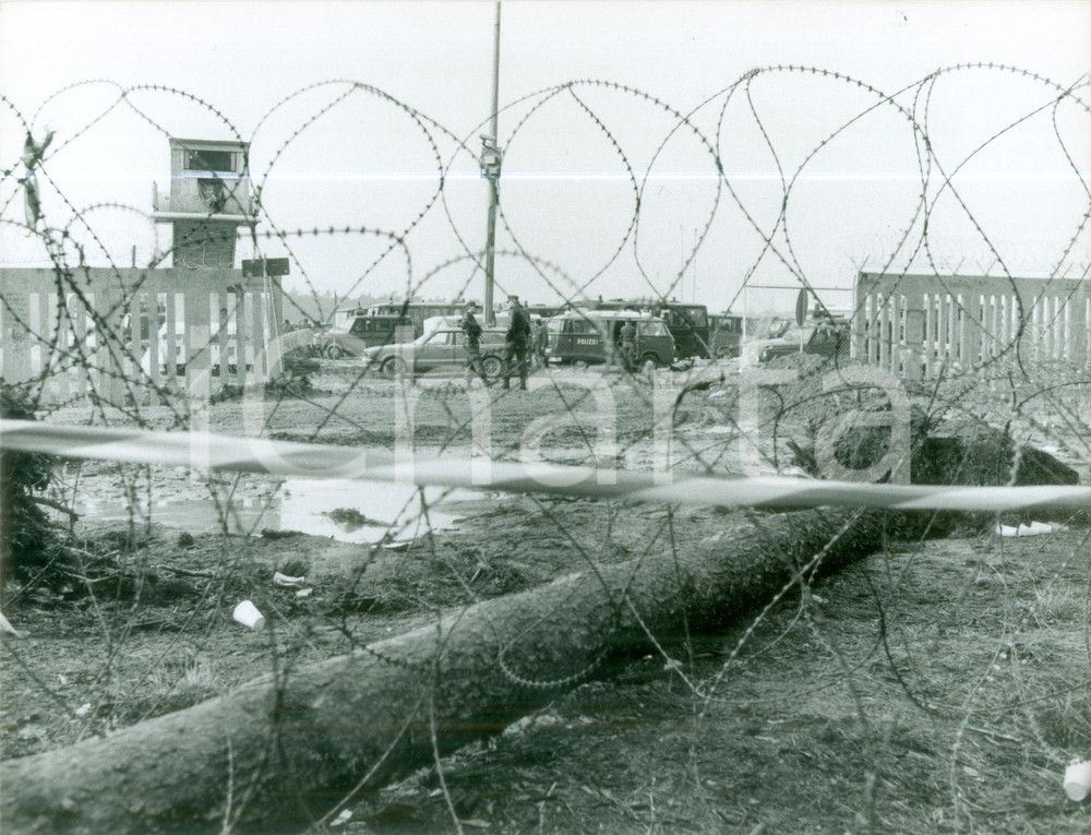 Fotografia d epoca originale 1982 FRANKFURT DE Gruppi di agenti di sicurezza al cantiere aeroporto Foto 1