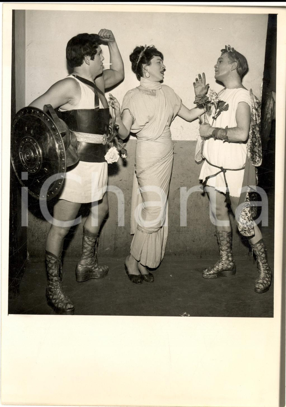 Fotografia d epoca originale 1954 PARIS Zita PERCZEL e Robert MANUEL recitano  POMPEO  per la tv Foto LYNX 1