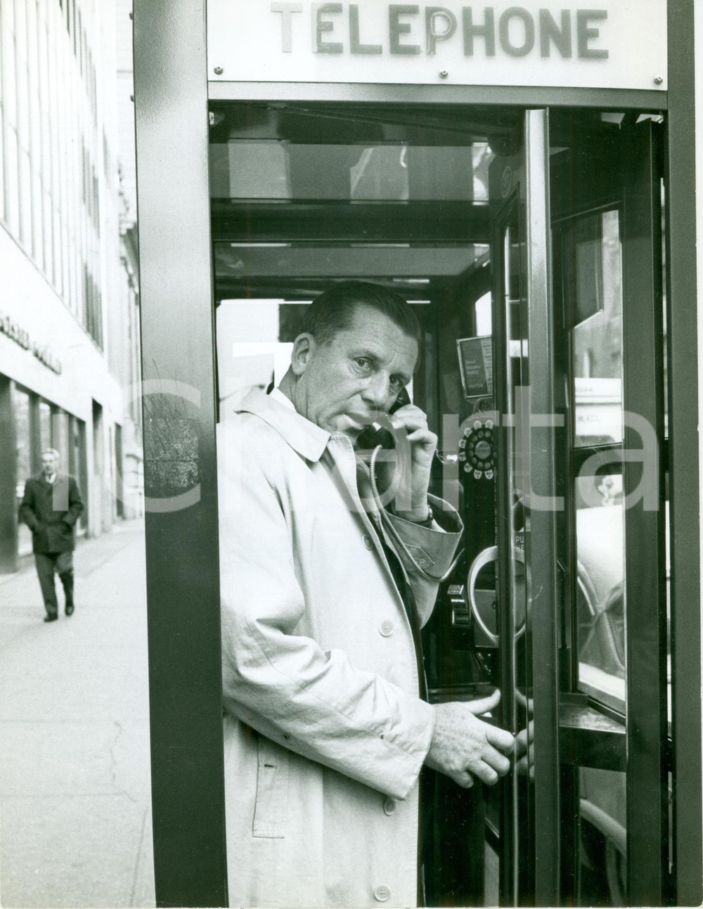 Fotografia d epoca originale 1968 NEW YORK Scrittore Morris WEST in una cabina del telefono Foto 1 1