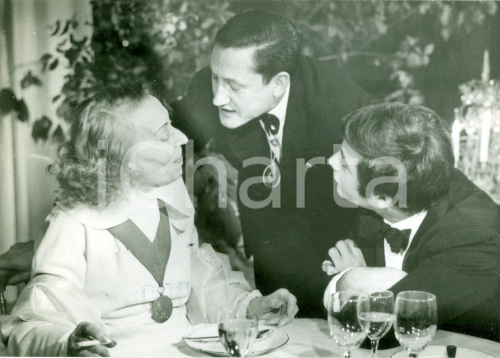 Fotografia d epoca originale 1950 ca AVRAINVILLE Barone Jean BARCLAY presenta CÃ©cile SOREL JeanClaude BRIALY 1