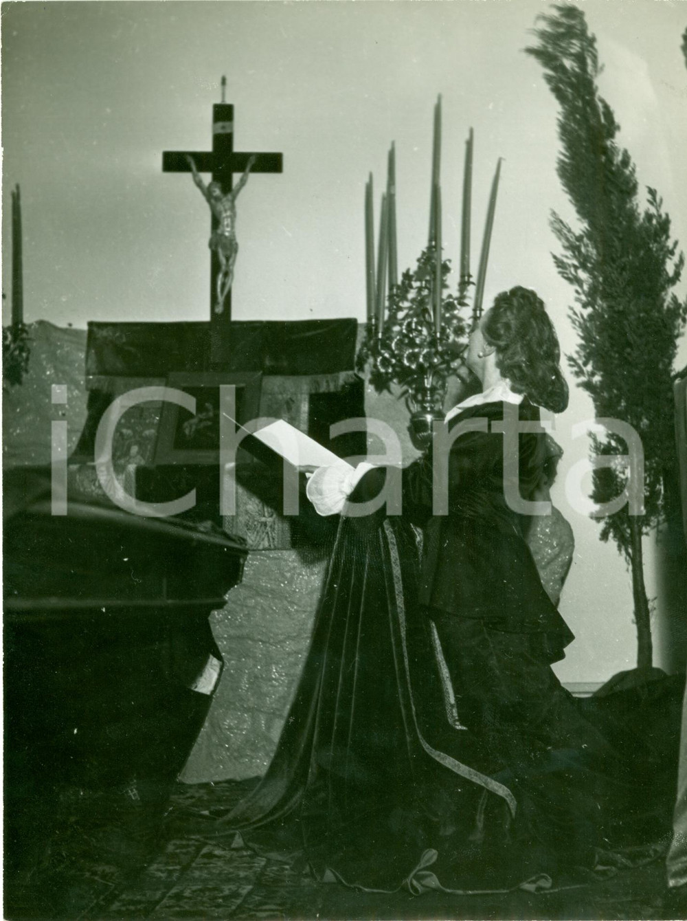 Fotografia d epoca originale 1946 PARIS Comédie Française Prière soeur Cécile SOREL Photographie 1 1