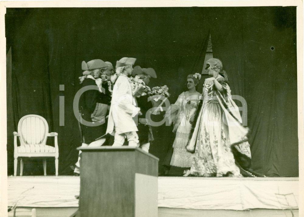Fotografia d epoca originale 1932 AMBOISE CÃ©cile SOREL scena Mariage de FIGARO ChÃ¢teau CHANTELOUP Foto 1