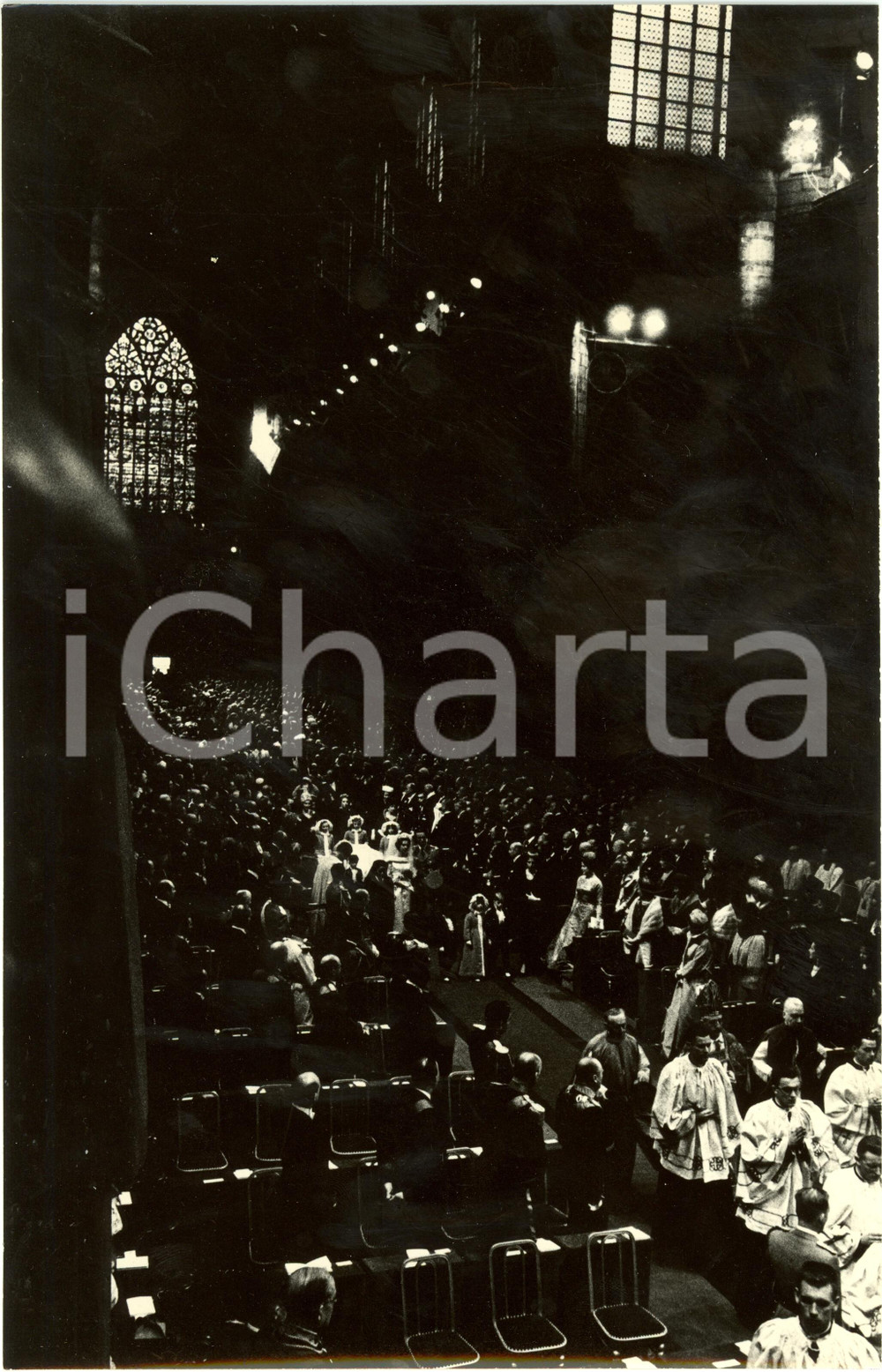 Fotografia d epoca originale 1960 BRUXELLES Sposa regina consorte Fabiola del BELGIO entra in chiesa Foto 1