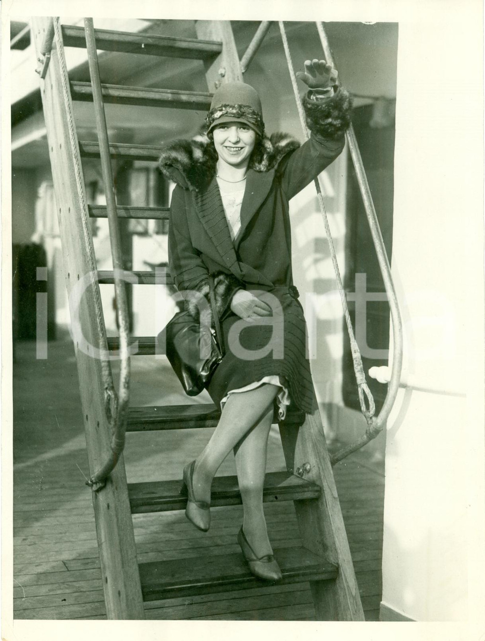 Fotografia d epoca originale 1935 ca NEW YORK Ginette PROVOST sbarca da piroscafo SS ROCHAMBEAU Fotografia 1