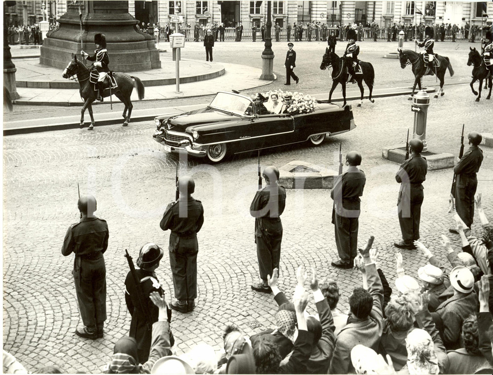 Fotografia d epoca originale 1959 BRUXELLES Corteo nuziale ALBERTO e PAOLA di LIEGI in Place ROYALE Foto 1