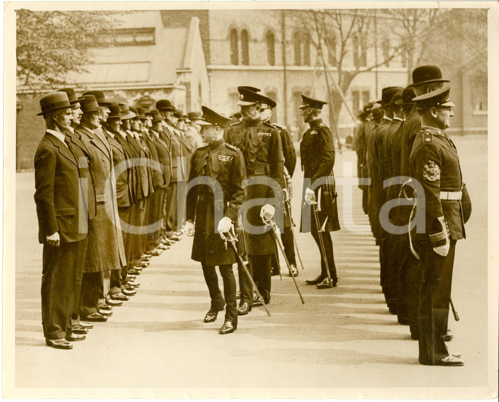 Fotografia d epoca originale 1936 IRELAND King EDWARD VIII passes along exmembers of Irish Guards Foto 1