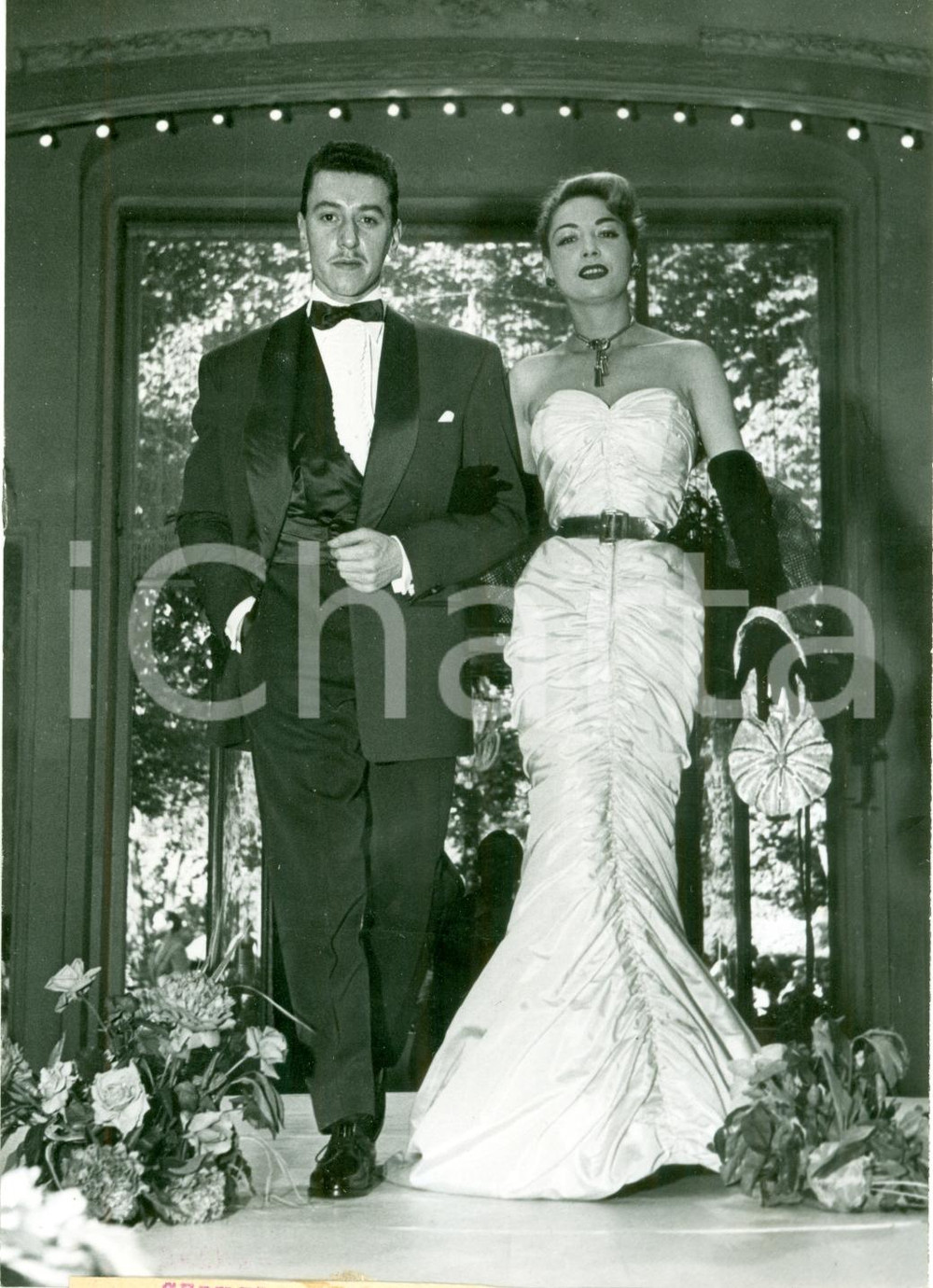 Fotografia d epoca originale 1951 PARIS Mannequin PRALINE prÃ©sente robe du soir BALMAIN Photographie 1